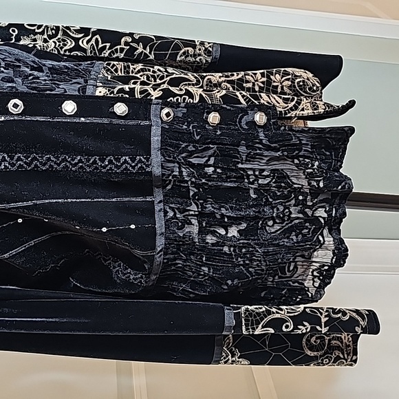 Harve Benard Black & Gold Velvet Sequince Embroidered Top - Size Large - Picture 9 of 13